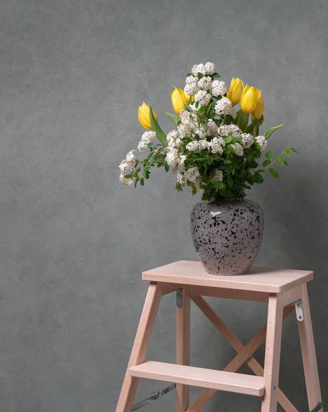 Spring Bouquet Flowers Gray Vase Gray Background Wooden Staircase Yellow — Foto de Stock