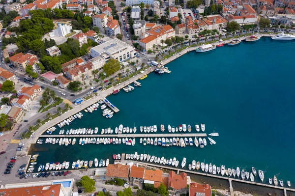 Άποψη Του Λιμανιού Και Της Πόλης Makarska Riviera Dolmatia Γαλάζια — Φωτογραφία Αρχείου