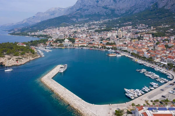 Вид Гавань Місто Makarska Riviera Dolmatia Blue South Sea Гори — стокове фото