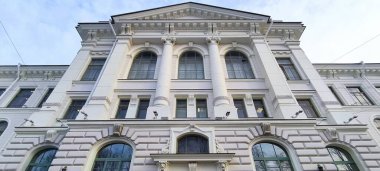 Peter St. Petersburg 'daki büyük üniversite. Olağanüstü bir bina.