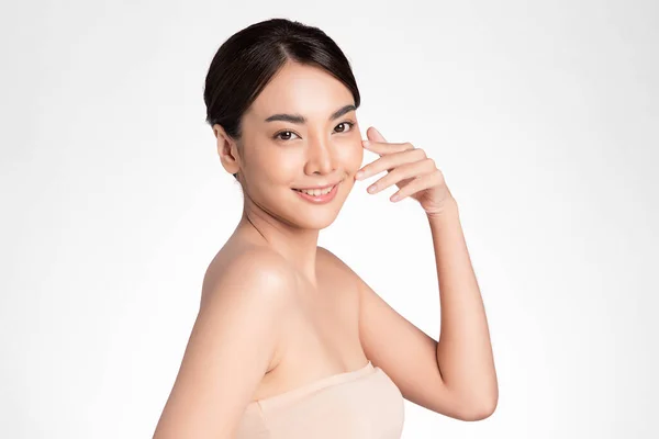 Hermosa Mujer Asiática Joven Con Piel Limpia Fresca Sobre Fondo —  Fotos de Stock