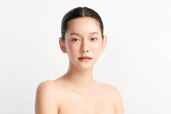 Vakker Ung Asiatisk Kvinne Med Ren Frisk Hud Hvit Bakgrunn – stockfoto