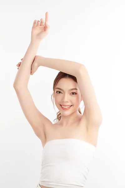 Piękna Młoda Azjatka Podnosząca Ręce Aby Pokazać Czyste Higieniczne Pachy — Zdjęcie stockowe