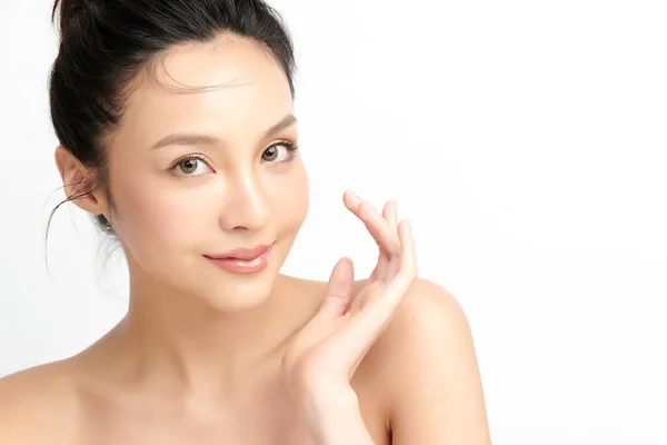 Mooie Jonge Aziatische Vrouw Met Schone Frisse Huid Witte Achtergrond — Stockfoto