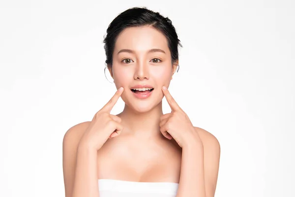 Beautiful Young Asian Woman Clean Fresh Skin White Background Face — Stock Photo, Image