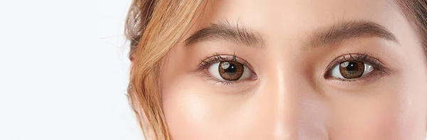 Nahaufnahme Einer Schönheit Asiatische Frau Auge Auf Weißem Hintergrund — Stockfoto