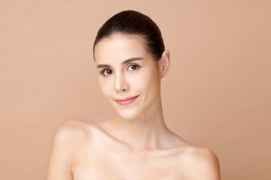 Taze bej arkaplan, yüz bakımı, yüz bakımı, kozmetoloji, güzellik ve kaplıca, Asyalı kadın portresi.