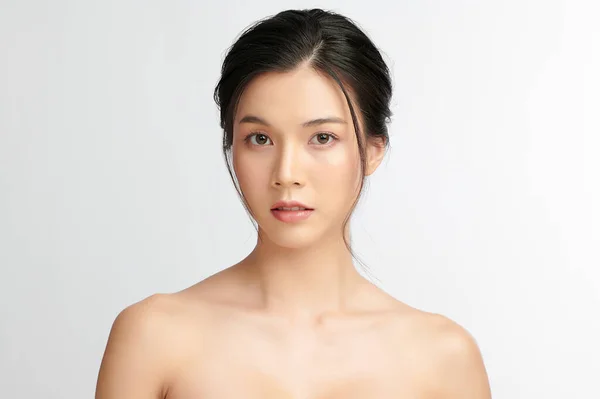 Belle Jeune Femme Asiatique Avec Une Peau Propre Fraîche Sur — Photo