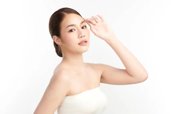 Vacker Ung Asiatisk Kvinna Med Ren Fräsch Hud Vit Bakgrund — Stockfoto