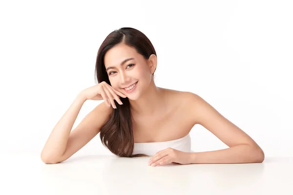 Belle Jeune Femme Asiatique Avec Une Peau Propre Fraîche Sur — Photo