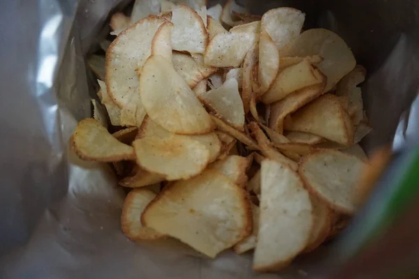 Chips Manioca Tipico Spuntino Indonesiano Base Fette Manioca Fritte Dal — Foto Stock