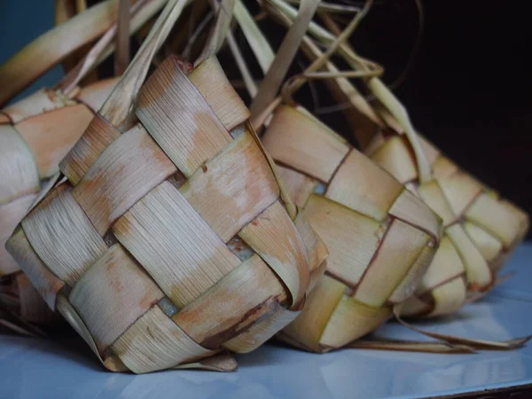 Ketupat Γεμάτο Ρύζι Στον Ατμό Ένα Τυπικό Eid Fitr Τροφίμων — Φωτογραφία Αρχείου