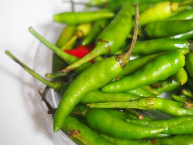 Endonezya tarımının ürettiği çeşitli taze kırmızı biber ve kırmızı biber çeşitleri