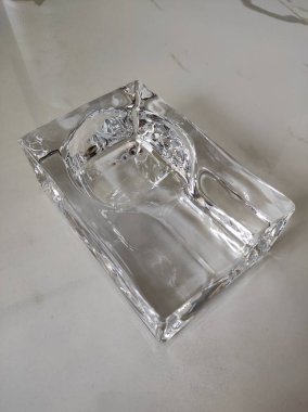 Lüks cam kül tablasının yakın görüntüsü, cam kül tablası arka plan fikri