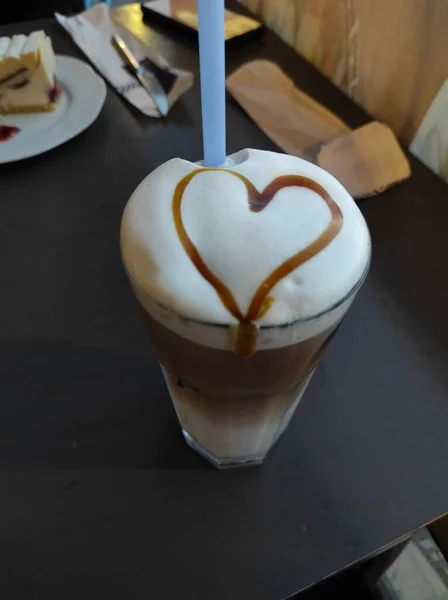Cerrar Vista Latte Caramelo Con Idea Concepto Corazón Fondo Latte — Foto de Stock