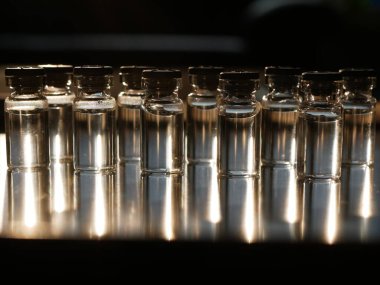 Dramatik ışık şişeleri, yüksek karşıtlık