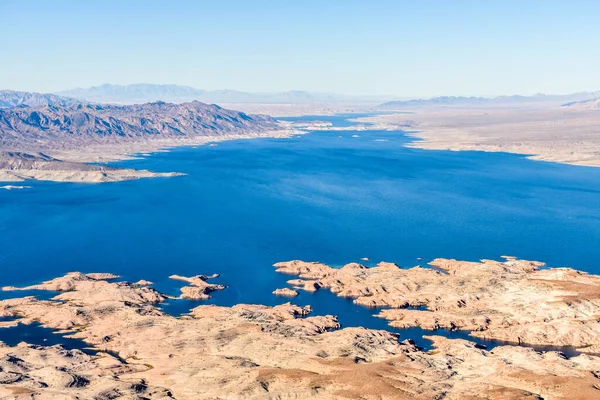Hoover Barajı yakınlarındaki Mead Gölü 'nün (Nevada, ABD) havadan görüntüsü