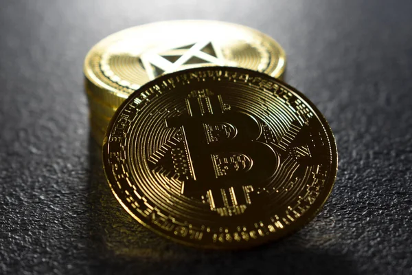 Bitcoin ve kripto para yığınının görüntüsünü kapat