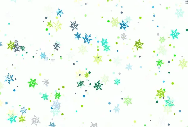 明るい雪の結晶とライトグリーン 黄色のベクトルレイアウト 氷の結晶と光る抽象的なイラスト 新年のウェブサイトのパターン — ストックベクタ