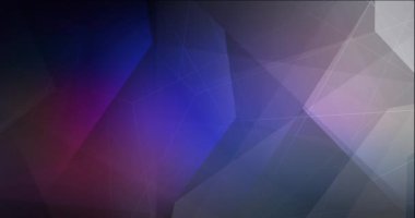 Koyu mavi ve mor çokgen çizgiler ve üçgenler. Hareket tarzında soyut gradyan çok renkli arkaplan. 4K döngü videosu
