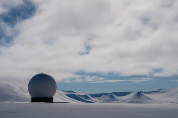Svalbard Uydu İstasyonu, Kuzey Kutup Dairesi, Norveç. Yüksek kalite fotoğraf