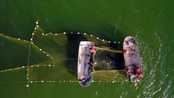 Luftaufnahme Der Ostsee Mit Den Fischfallen Und Fischern Die Ihren — Stockvideo