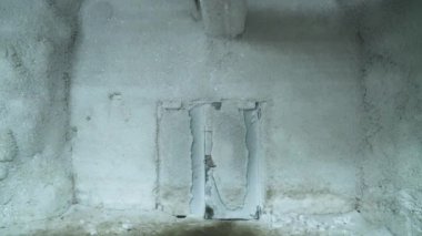 Svalbard Donmuş Kapı Küresel Tohum Kasası Svalbard Takımadası 'nda. Dünyanın en büyük tohum deposu, 2008 yılında Norveç Hükümeti tarafından açıldı. Siyah beyaz fotoğraf.