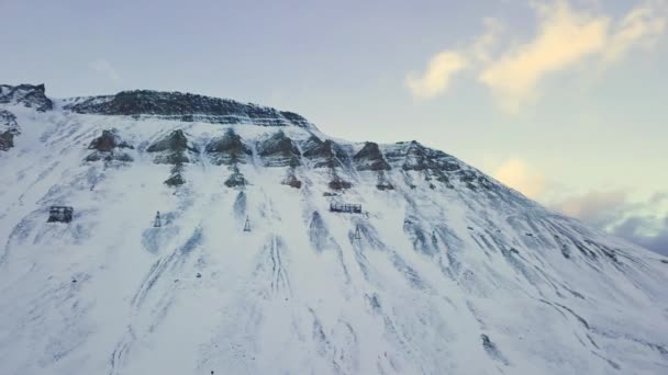 Aerial View Landscape Longyearbyen Svalbard Norway Drone Flight Coal Mining — Vídeo de Stock