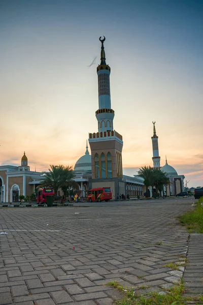 Великолепная Мечеть Городе Индрамаю Западная Ява Голубой Час После Заката — стоковое фото
