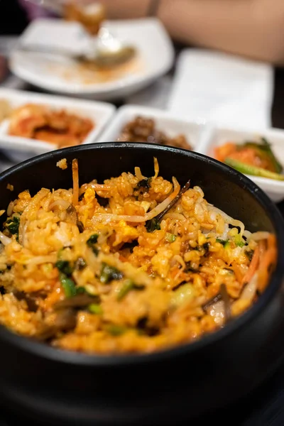 Bibimbap Ein Traditionelles Koreanisches Essen Einem Heißen Steintopf Nach Dem — Stockfoto