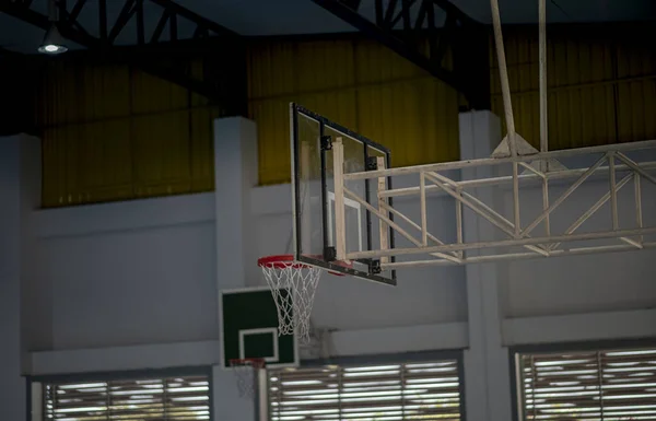 Vnitřní Prostor Basketbalového Hřiště Ukazující Lešení Kovové Střešní Plachty Rámem — Stock fotografie