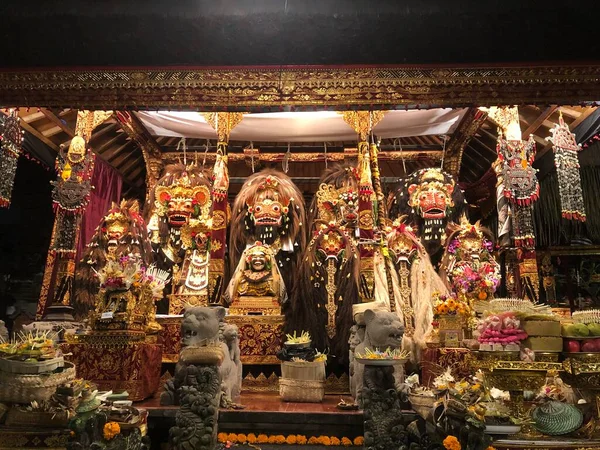 kutsal barong ve rangda ruh Hindu bali sembolü ubud tapınağından al