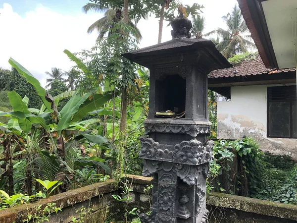 Bahçe bölgesindeki Bali Hindu Tapınağı