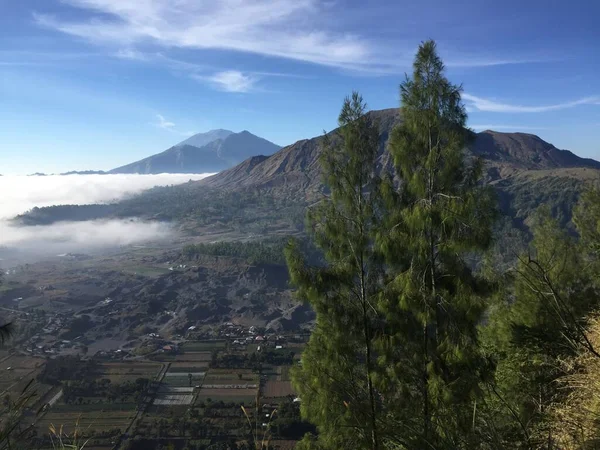 Bali 'deki yüksek köyden güzel dağ manzarası