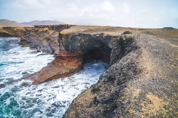 Deniz kıyısının güzel manzarası