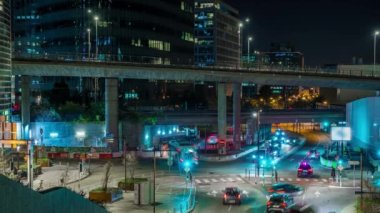 Paris, Fransa - Timelapse - Gece Binaları La Savunma İş Bölgesinde Demiryolu ve Yol Trafiği