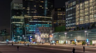 Paris, Fransa - Zaman Çizelgesi - Gece Halkı Kulelerin eteklerinde, La Savunma Bölgesi