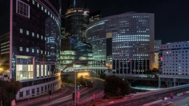 Paris, Fransa - Zaman Çizelgesi - La Savunma İş Bölgesi Kuleleri Arasında Gece Trafiği