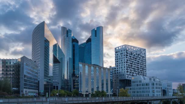 Paris Frankrike Timelapse Molnigt Himmel Över Torn Defense Business District — Stockvideo