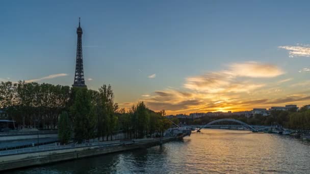 Paris França Timelapse Torre Eiffel Hora Ouro Paris Com Nuvens — Vídeo de Stock