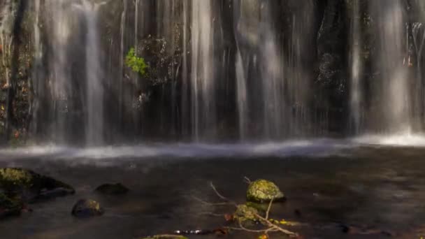 Aubrac Francia Timelapse Cascada Con Luces Sombras Rocas Río — Vídeo de stock