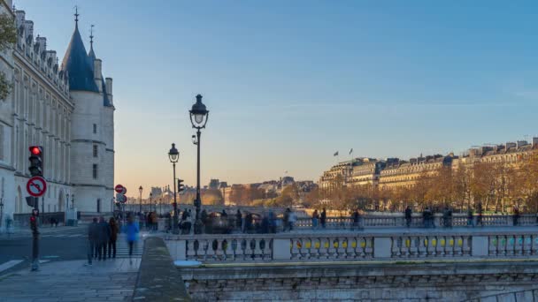 París Francia Timelapse Monumentos Históricos Puente París Pueblos Caminando Tráfico — Vídeo de stock