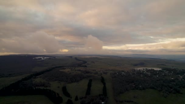 Drone Acima Planície Francesa Sob Nuvens Pôr Sol — Vídeo de Stock