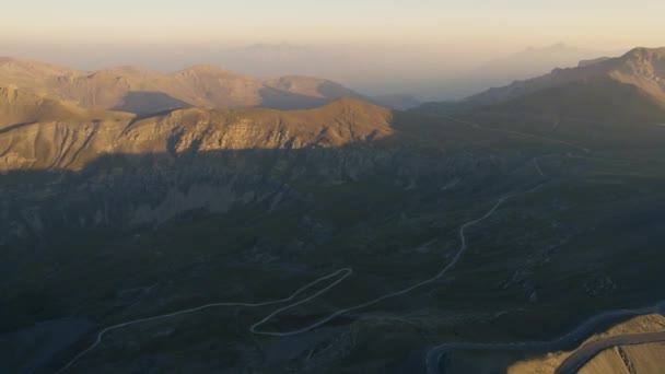 Flyga Över Franska Alperna Mountain Med Drönare Vid Soluppgången — Stockvideo