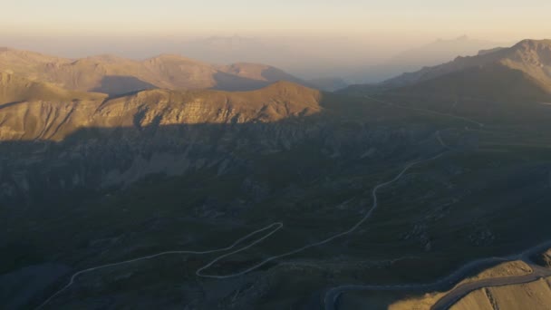 Cesta Vedoucí Podél Hřebene Francouzských Alp Drone — Stock video