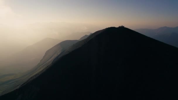 Dunkle Und Höchste Gipfel Der Französischen Alpen Bei Sonnenaufgang — Stockvideo