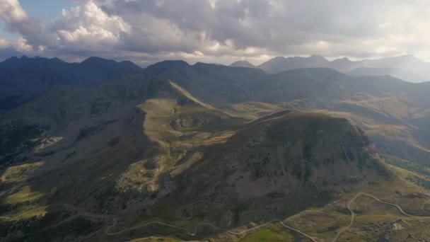 Picos Rocosos Los Alpes Franceses Atardecer Bajo Nubes Tormentosas — Vídeos de Stock