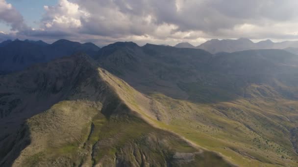 Luces Sombras Sobre Los Alpes Franceses Con Altos Picos Atardecer — Vídeos de Stock