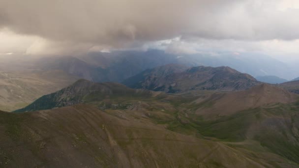 Rocas Superficies Con Hierba Los Alpes Franceses Atardecer Por Drone — Vídeo de stock