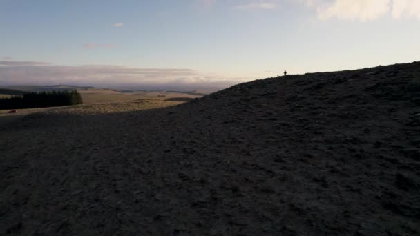 Dark Hill Bei Sonnenaufgang Französischen Tiefland Drohne — Stockvideo